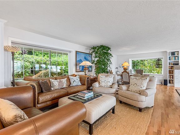 5th image of 4010 Country Club Dr NW