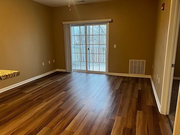 3rd image of 5827 Broadway St #727
