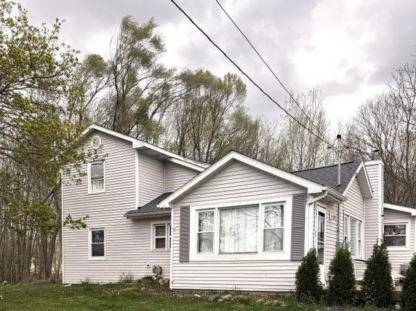 510 Maple St, Leslie, MI 49251