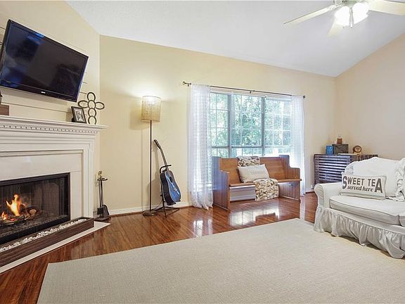 3rd image of 104 Milburn Cir