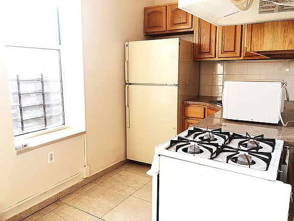 5th image of 35-13 Ditmars Blvd #3