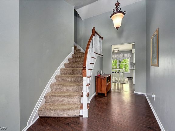 3rd image of 57 Woodhollow Dr
