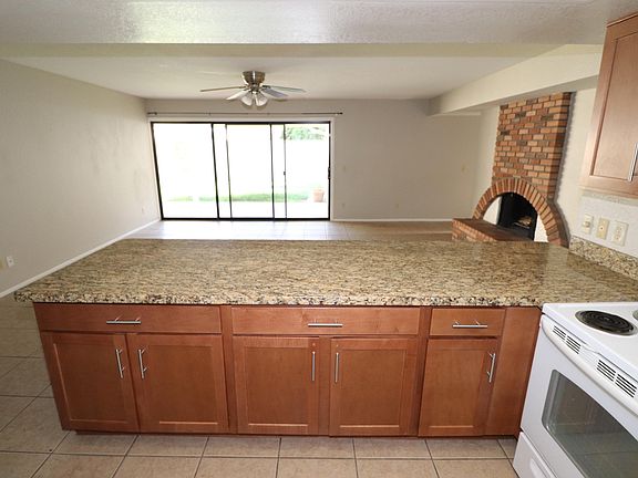 5th image of 1625 E Edgewater Dr