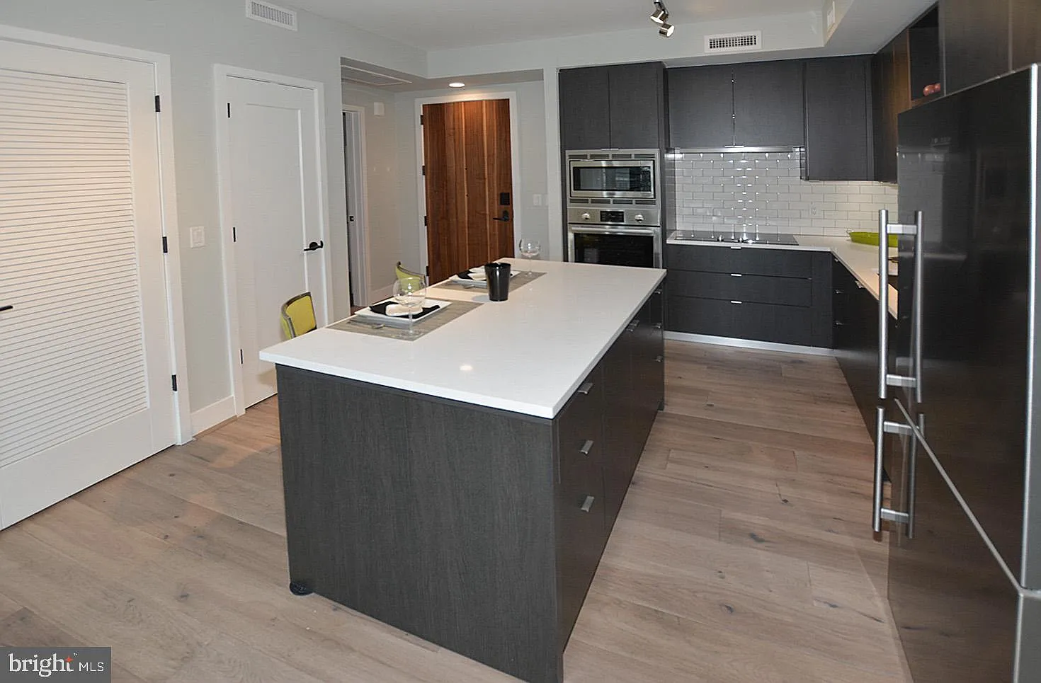 1 bed, 1.0 bath, 643 sqft, $2,700 — Photo 2