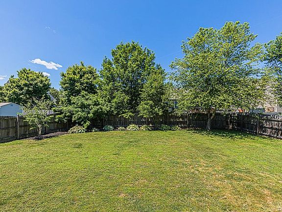 5th image of 11497 New Town Ct