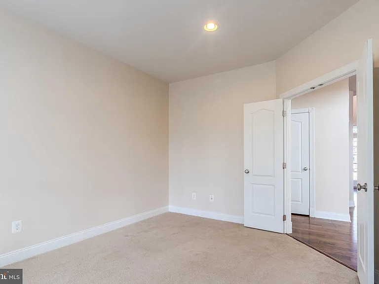 15316 Admiral Baker Cir — Photo 39