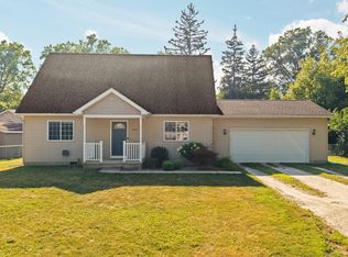 9061 Garfield Dr, Whitmore Lake, MI 48189