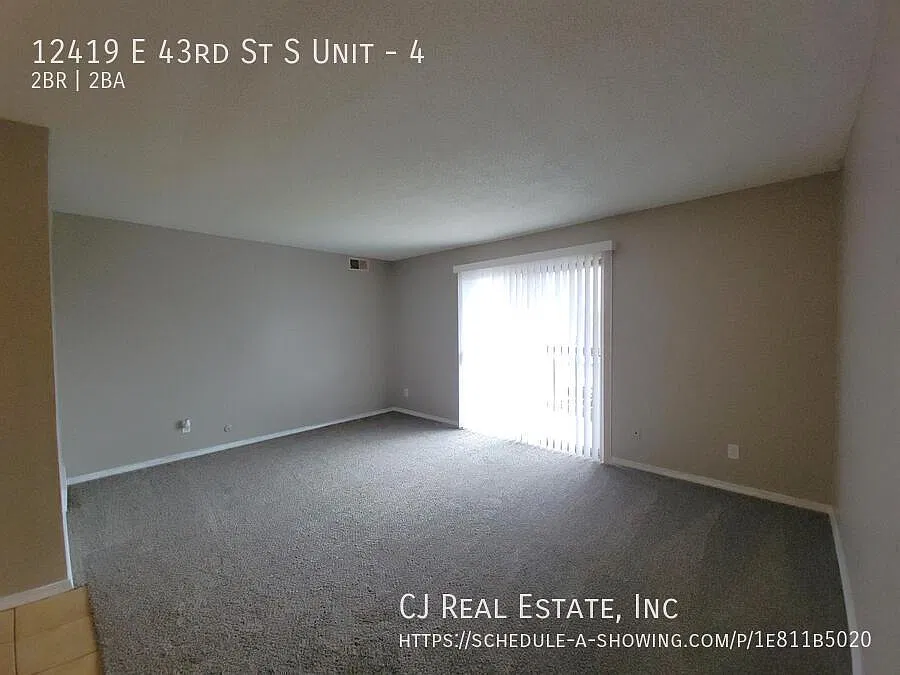 2 bed, 1.5 bath, $925 — Photo 4