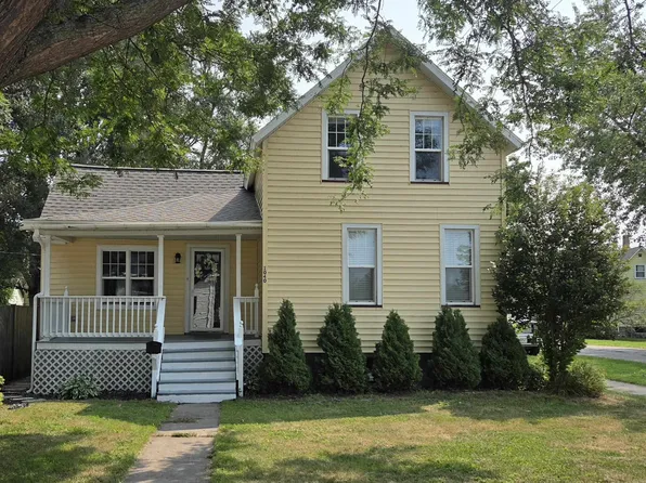 1040 Blaine St, Marinette, WI 54143