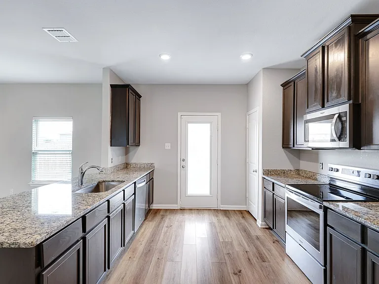 9226 Bennett Frst — Photo 10