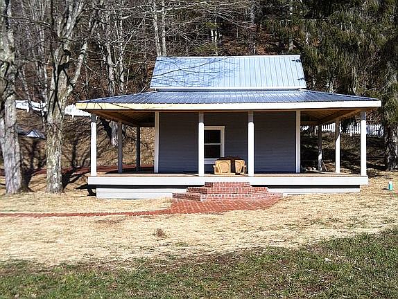 2 BR/1Ba Cottage w/porch
