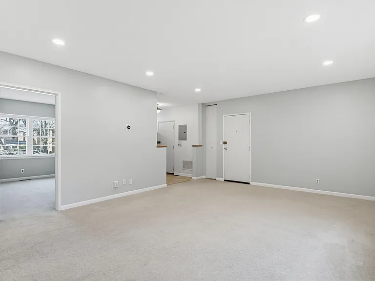 128 Lake Shore Rd #1 — Photo 3