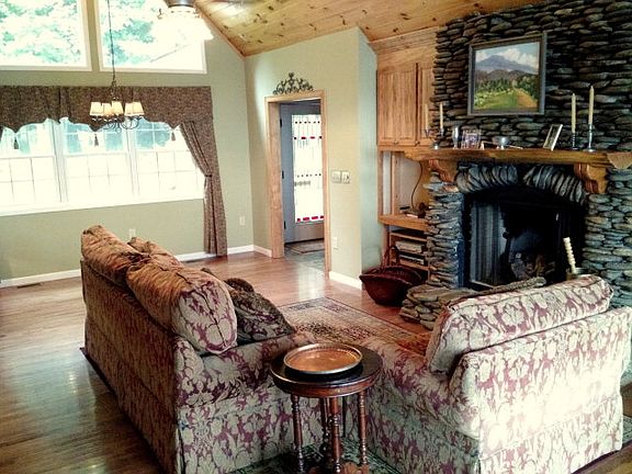 5th image of 146 W Blueberry Ln