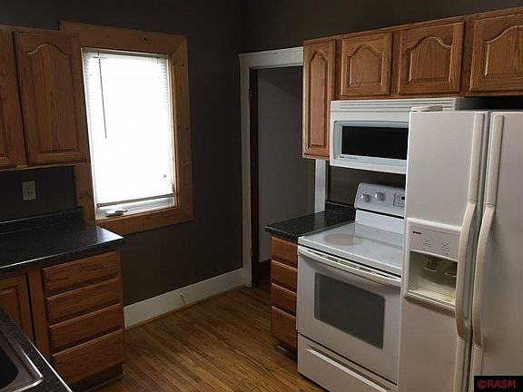4th image of 304 E 1st St