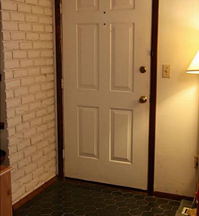 4th image of 30 Robinhood Dr