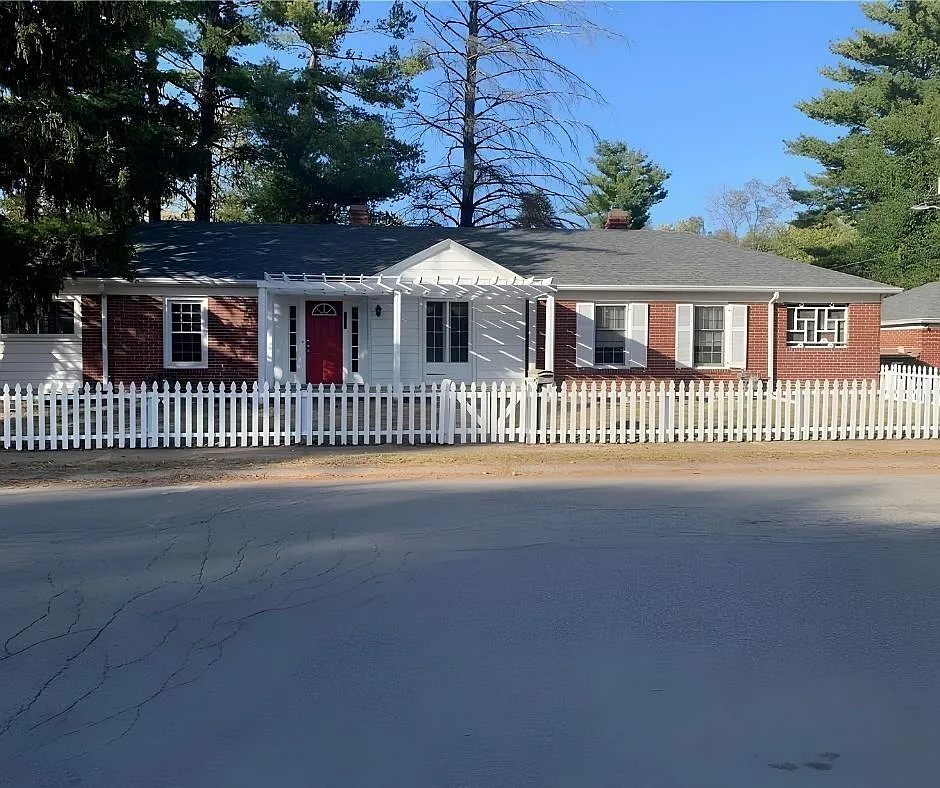 Photo 2 of 28 - 6401 Central Ave #1 - Indianapolis, IN Building Photo - 6401 Central Ave #1