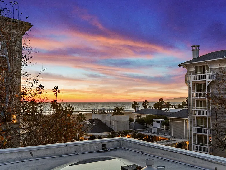 The Stanley on Ocean Way — Photo 18