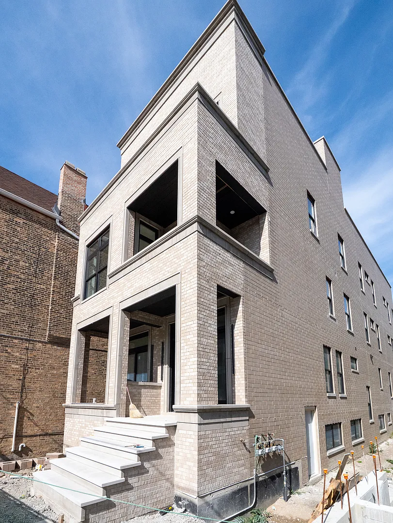 2471 N Clybourn Ave #3 photo 1