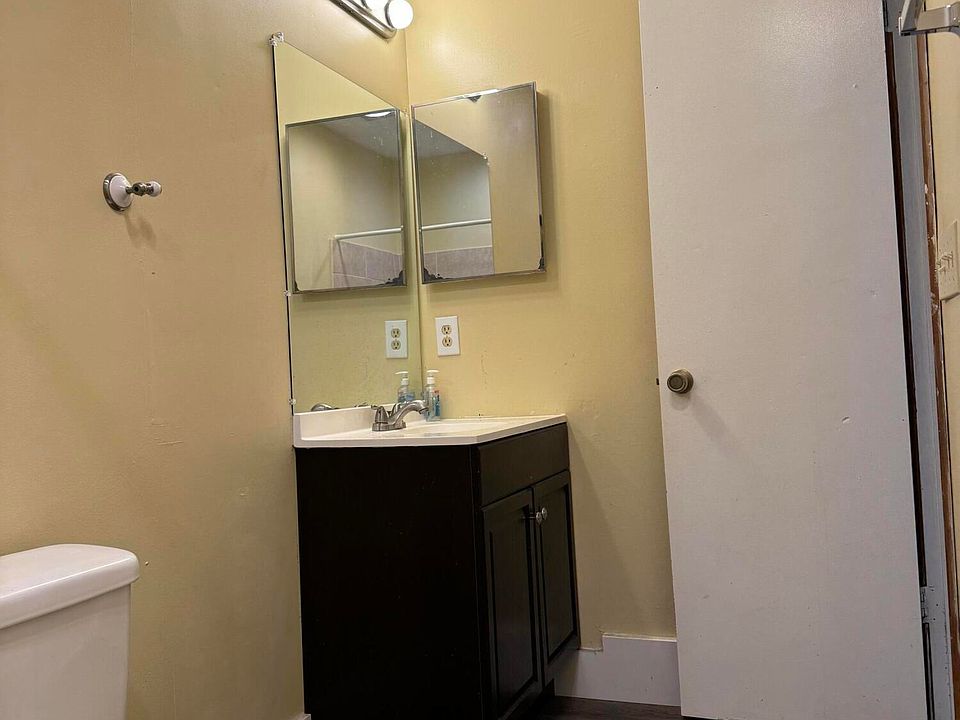 1st image of 450 SW Violet Avenue