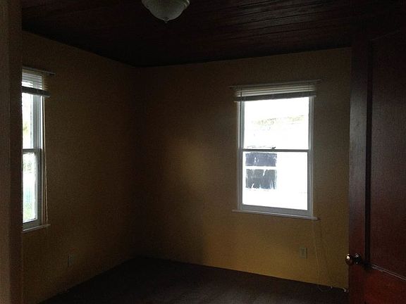 4th image of 1105 Bay St