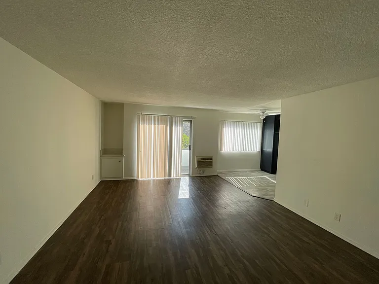 825 S Bedford St — Photo 2