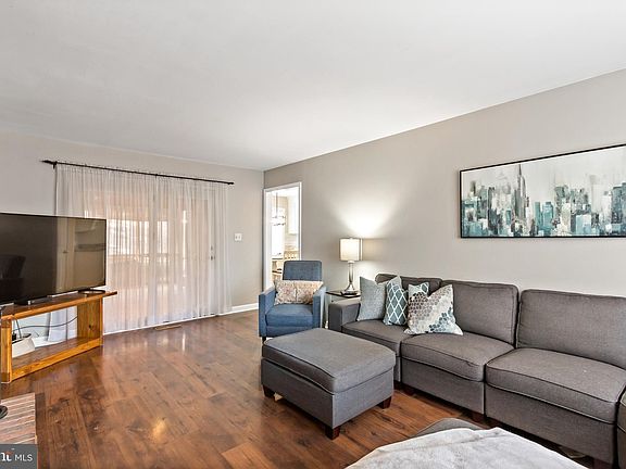4th image of 1111 Timberlea Dr