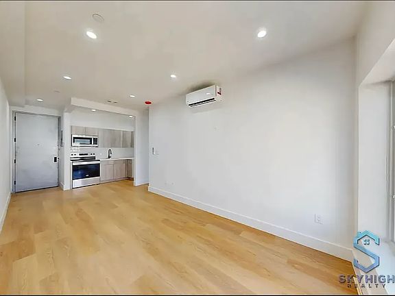 3rd image of 1215 Putnam Ave #2BL