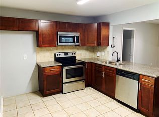 1105 N Arcola St, Angleton, TX 77515