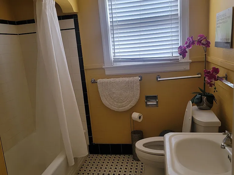 273 E Lullwood Ave — Photo 14