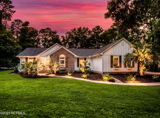 613 Ravenswood Rd, Hampstead, NC 28443