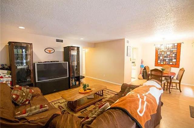 2401 Leon St #300 — Photo 8