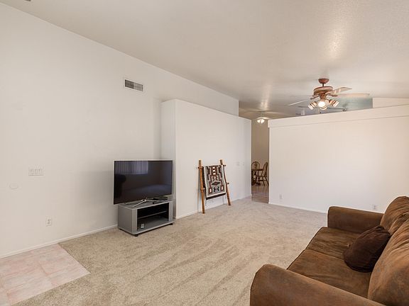 004_Living Room