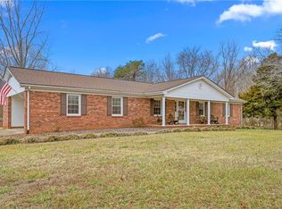 109 Cedarwood Dr, Eden, NC 27288