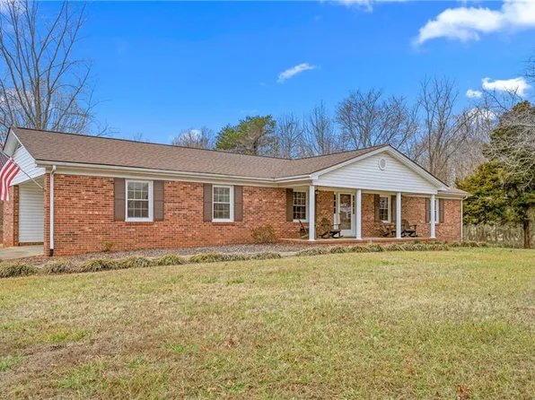 109 Cedarwood Dr, Eden, NC 27288
