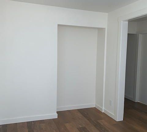 5th image of 2320 Esmond Ave