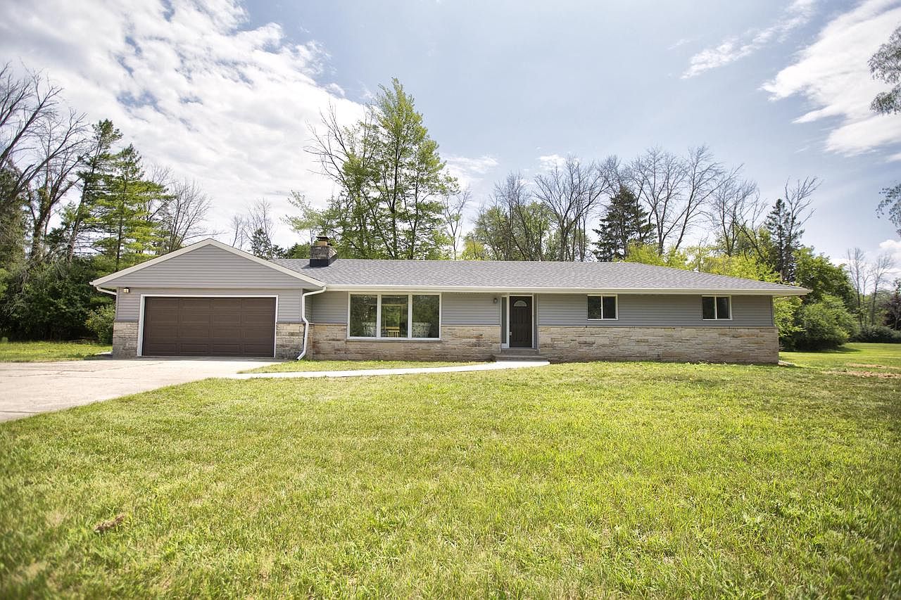 11404 North Pinehurst CIRCLE, Mequon, WI 53092 MLS 1842749 Zillow