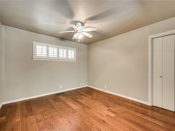 5th image of 404 Brook Ln