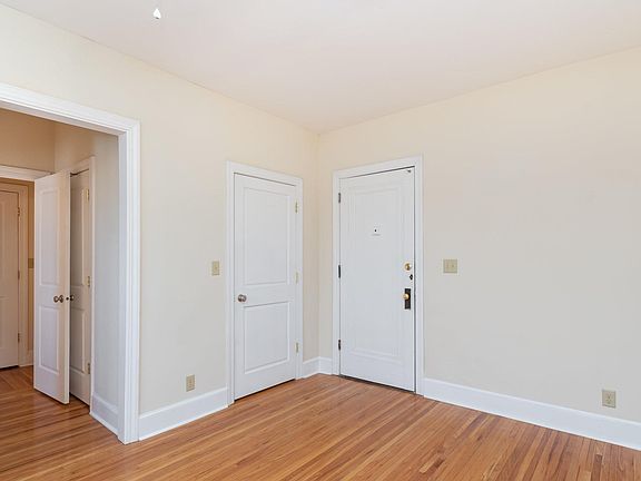 3rd image of 145 Chatsworth St S APT 304