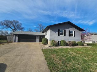 303 Sunset Dr, Sparta, IL 62286