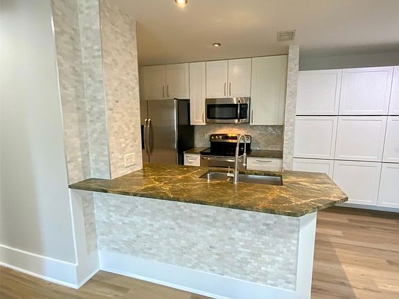 4th image of 1400 Gandy Blvd N Unit 1013