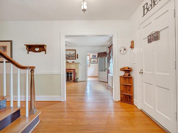 3rd image of 3519 Hillcrest Ave NW