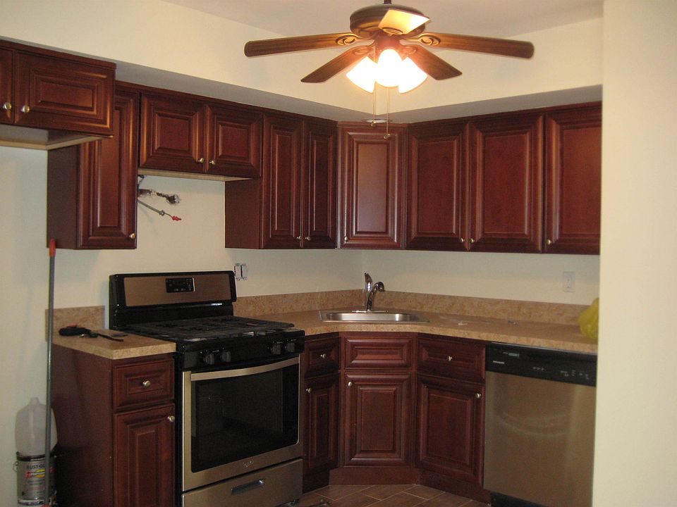 1st image of 372 Oak Ave