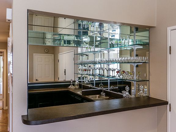 5th image of 1739 Federal Ave APT 302