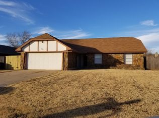 621 SW 26th St, Moore, OK 73160