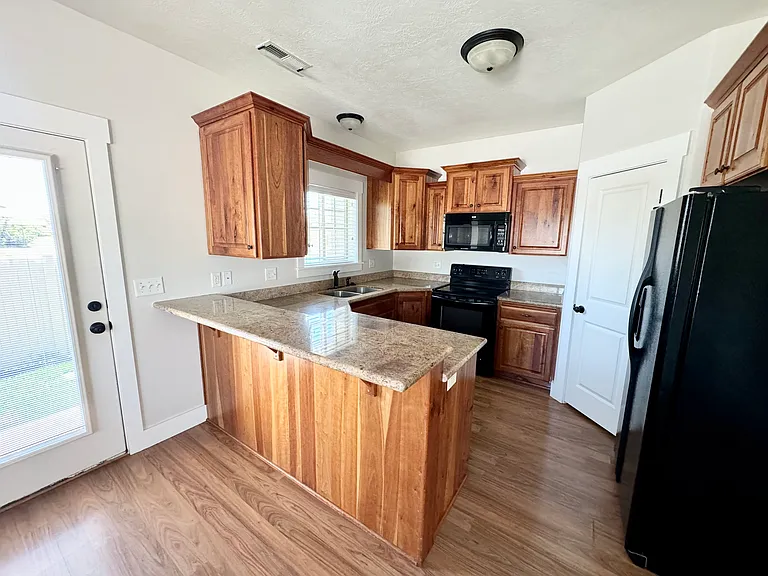 177 S 4 W — Photo 9