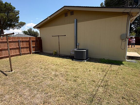 3rd image of 1102 W Taylor Ave