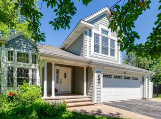 228 Southridge Dr, Gurnee, IL 60031