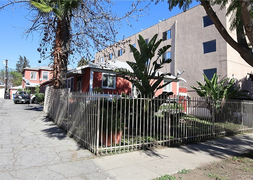 1st image of 14143 Sylvan St