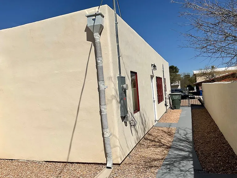 1214 E Elm St — Photo 21