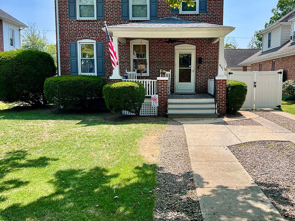 1st image of 691 Woodland Ave